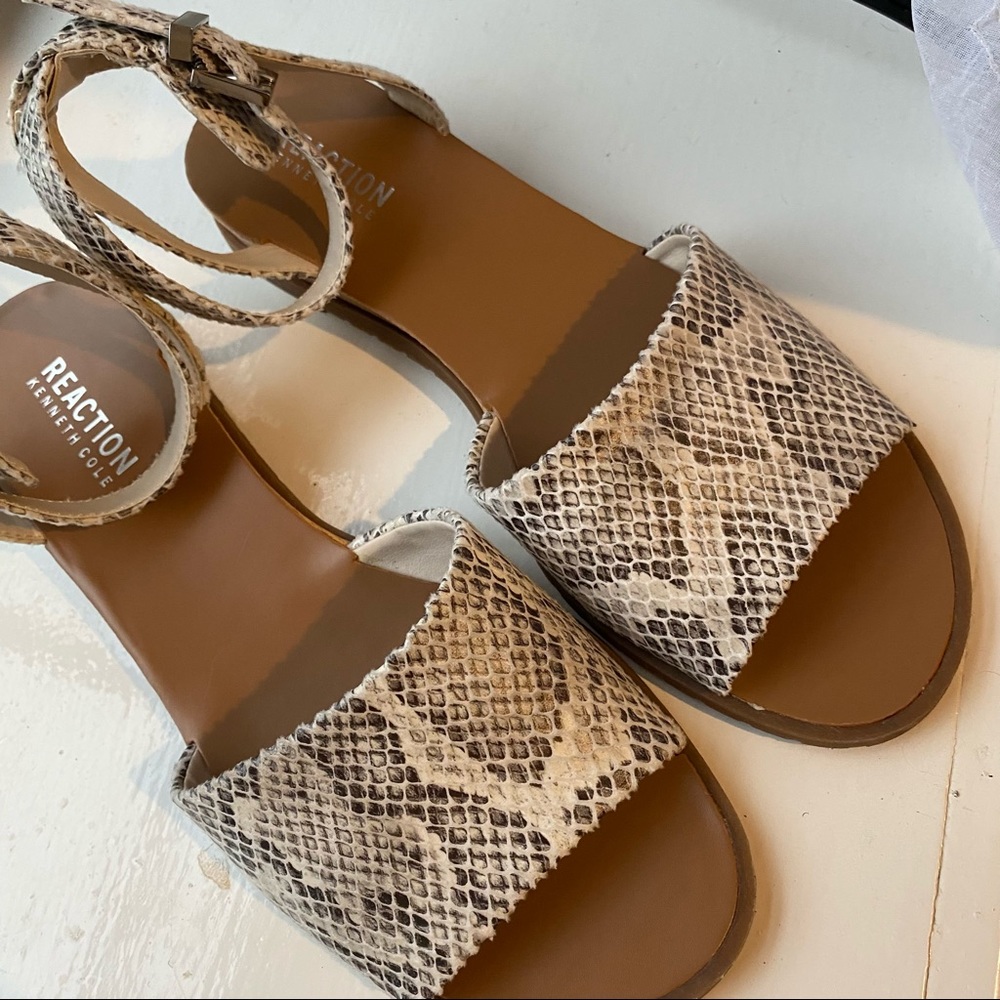 Kenneth Cole, Reaction Sandals, snake black and white, 7 1/2